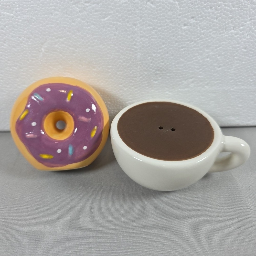 Donut Coffee Salt &‎ Pepper Shakers Colorful Table Décor Collectibles NEW